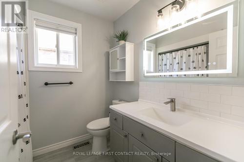 33 Logan Court, Barrie, ON - Indoor Photo Showing Bathroom