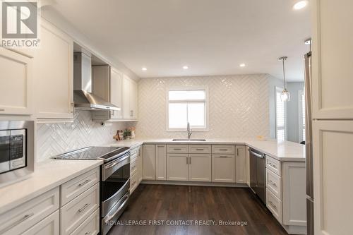 33 Logan Court, Barrie (Holly), ON - Indoor Photo Showing Kitchen With Upgraded Kitchen