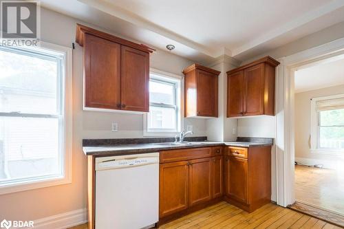 137 Foster Avenue, Belleville, ON - Indoor Photo Showing Kitchen