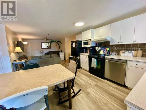 121 Caissie, Shediac, NB - Indoor Photo Showing Kitchen