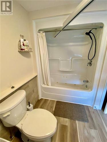 121 Caissie, Shediac, NB - Indoor Photo Showing Bathroom