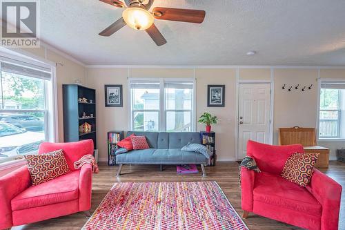 6 Hillview Drive, Port Hope, ON - Indoor Photo Showing Living Room