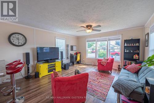 6 Hillview Drive, Port Hope, ON - Indoor Photo Showing Living Room