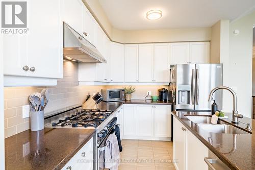 17 Logan Lane, Kawartha Lakes (Lindsay), ON - Indoor Photo Showing Kitchen With Upgraded Kitchen