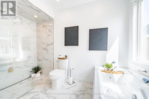 17 Logan Lane, Kawartha Lakes (Lindsay), ON - Indoor Photo Showing Bathroom