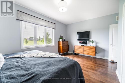 17 Logan Lane, Kawartha Lakes (Lindsay), ON - Indoor Photo Showing Bedroom