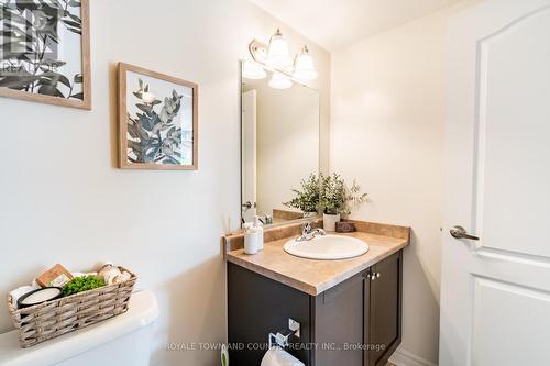 17 Logan Lane, Kawartha Lakes (Lindsay), ON - Indoor Photo Showing Bathroom