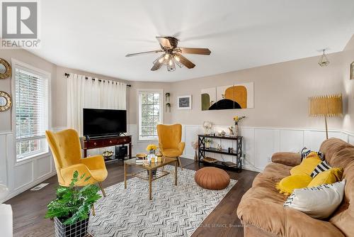 25 Bratt Drive, Amherstburg, ON - Indoor Photo Showing Living Room