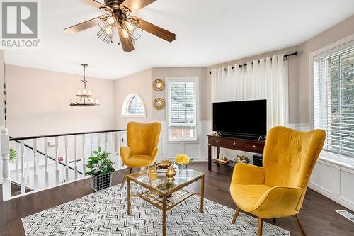 25 Bratt Drive, Amherstburg, ON - Indoor Photo Showing Living Room