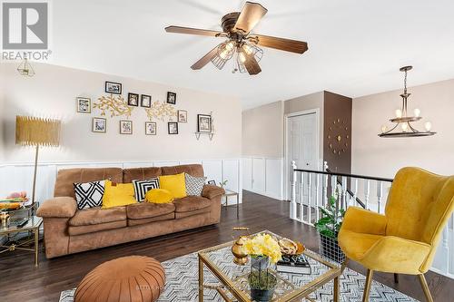 25 Bratt Drive, Amherstburg, ON - Indoor Photo Showing Living Room