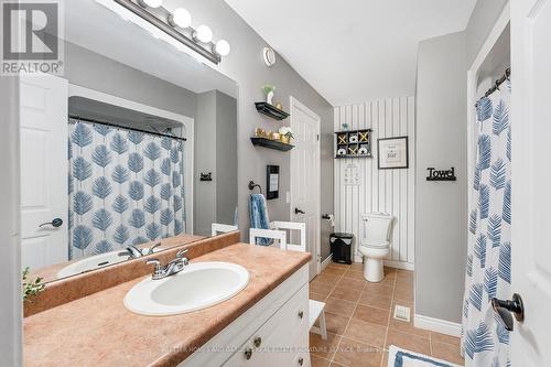 25 Bratt Drive, Amherstburg, ON - Indoor Photo Showing Bathroom