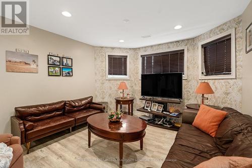 25 Bratt Drive, Amherstburg, ON - Indoor Photo Showing Living Room