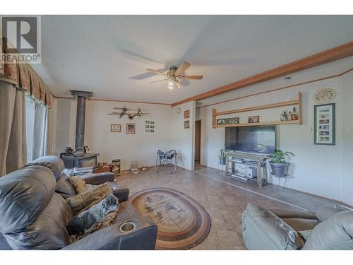 3240 Maze-Forbes Fs Road, Lac La Hache, BC - Indoor Photo Showing Living Room