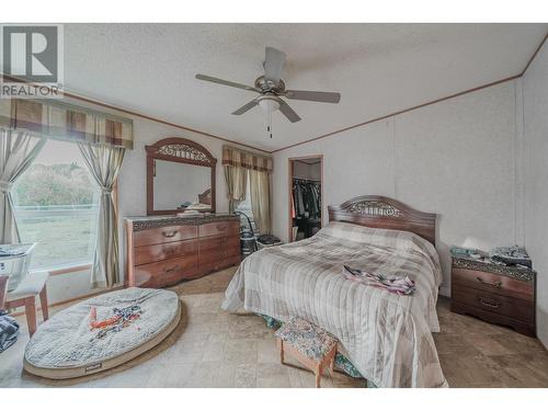 3240 Maze-Forbes Fs Road, Lac La Hache, BC - Indoor Photo Showing Bedroom