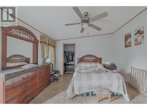 3240 Maze-Forbes Fs Road, Lac La Hache, BC - Indoor Photo Showing Bedroom