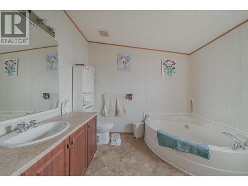 3240 Maze-Forbes Fs Road, Lac La Hache, BC - Indoor Photo Showing Bathroom