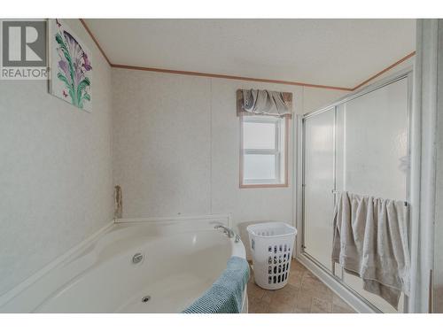 3240 Maze-Forbes Fs Road, Lac La Hache, BC - Indoor Photo Showing Bathroom