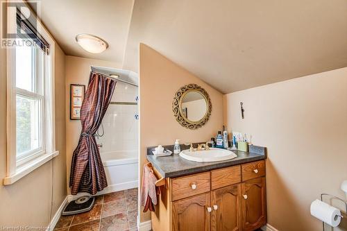 144 Hill Street E, Fergus, ON - Indoor Photo Showing Bathroom