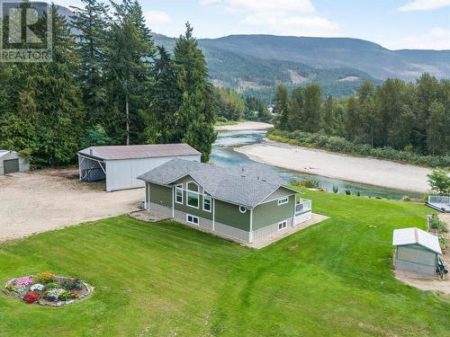 421 Hillier Road, Sicamous, BC - Indoor Photo Showing Kitchen With Upgraded Kitchen