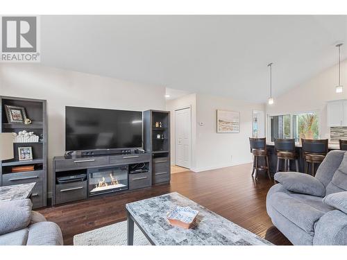 421 Hillier Road, Sicamous, BC - Indoor Photo Showing Living Room