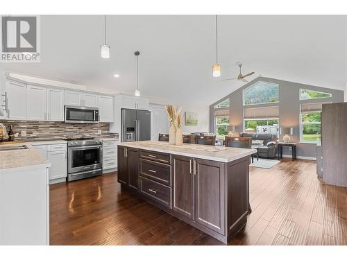 421 Hillier Road, Sicamous, BC - Indoor Photo Showing Kitchen With Upgraded Kitchen