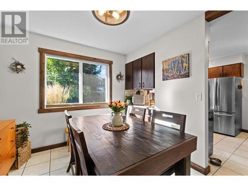 2881 5 Avenue Se, Salmon Arm, BC - Indoor Photo Showing Dining Room