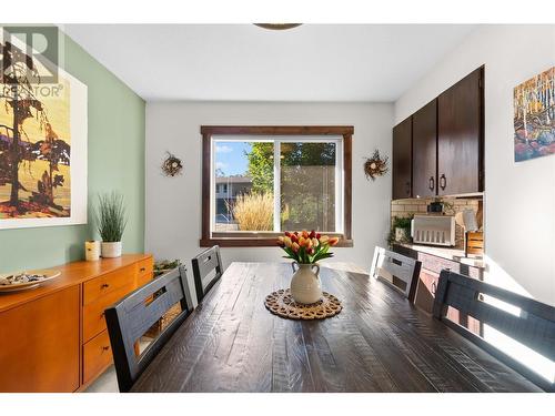 2881 5 Avenue Se, Salmon Arm, BC - Indoor Photo Showing Dining Room