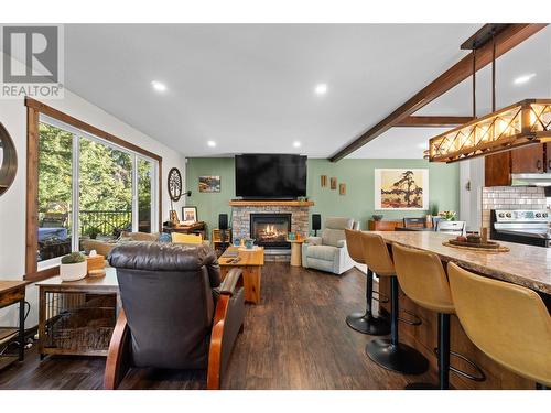 2881 5 Avenue Se, Salmon Arm, BC - Indoor With Fireplace