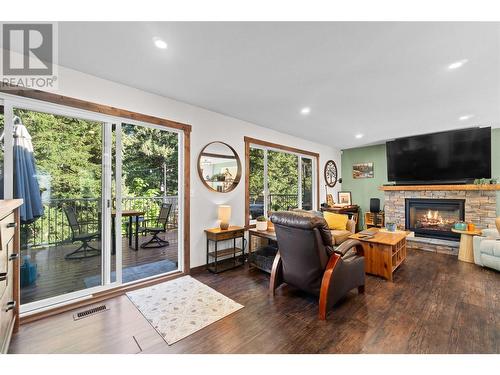 2881 5 Avenue Se, Salmon Arm, BC - Indoor Photo Showing Other Room With Fireplace