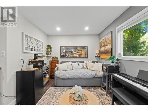 2881 5 Avenue Se, Salmon Arm, BC - Indoor Photo Showing Bedroom