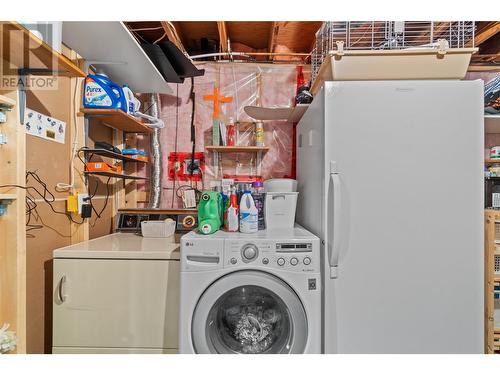 2881 5 Avenue Se, Salmon Arm, BC - Indoor Photo Showing Laundry Room