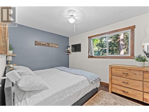 2881 5 Avenue Se, Salmon Arm, BC - Indoor Photo Showing Bedroom