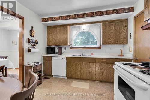 27 Shaftesbury Avenue, London, ON - Indoor Photo Showing Kitchen With Double Sink