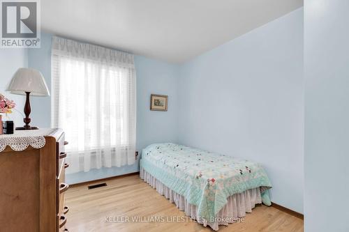 27 Shaftesbury Avenue, London, ON - Indoor Photo Showing Bedroom