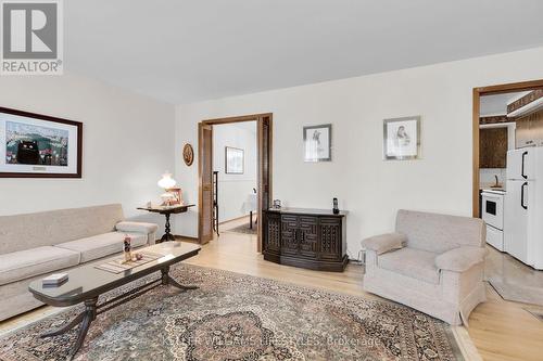 27 Shaftesbury Avenue, London, ON - Indoor Photo Showing Living Room