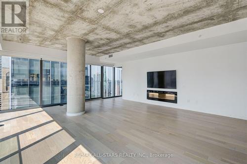 2004 - 60 Colborne Street, Toronto (Church-Yonge Corridor), ON - Indoor Photo Showing Living Room