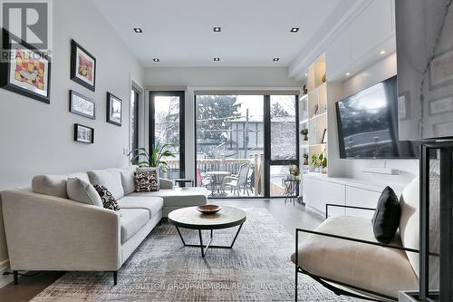 343 Manor Road E, Toronto (Mount Pleasant East), ON - Indoor Photo Showing Living Room