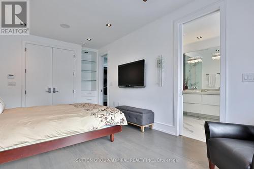 343 Manor Road E, Toronto, ON - Indoor Photo Showing Bedroom