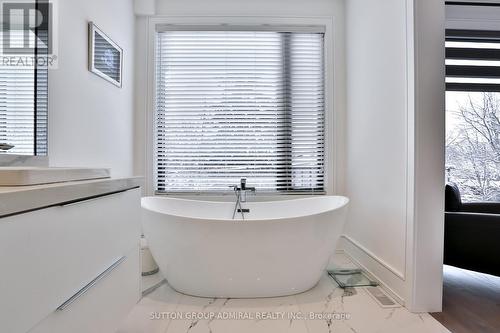 343 Manor Road E, Toronto, ON - Indoor Photo Showing Bathroom