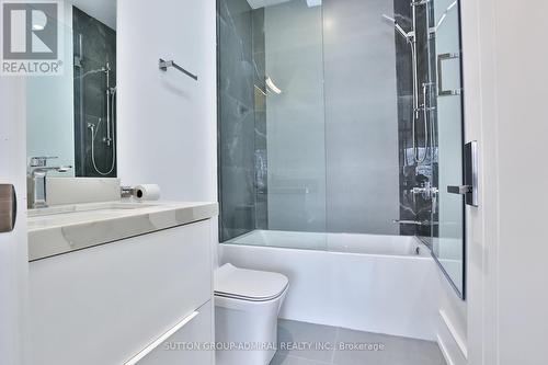 343 Manor Road E, Toronto (Mount Pleasant East), ON - Indoor Photo Showing Bathroom