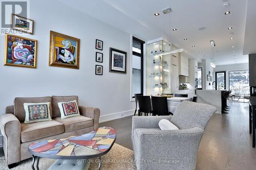 343 Manor Road E, Toronto (Mount Pleasant East), ON - Indoor Photo Showing Living Room