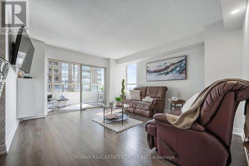 1005 - 205 Wynford Drive, Toronto, ON - Indoor Photo Showing Living Room