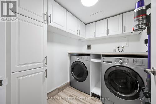 1005 - 205 Wynford Drive, Toronto, ON - Indoor Photo Showing Laundry Room