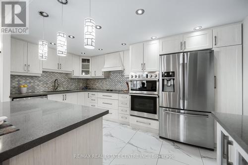 1005 - 205 Wynford Drive, Toronto, ON - Indoor Photo Showing Kitchen With Upgraded Kitchen