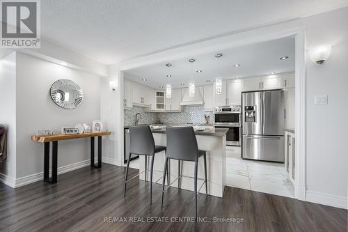 1005 - 205 Wynford Drive, Toronto, ON - Indoor Photo Showing Kitchen With Upgraded Kitchen