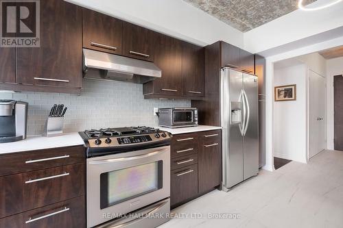 Ph2 - 22 Wellesley Street E, Toronto, ON - Indoor Photo Showing Kitchen With Upgraded Kitchen