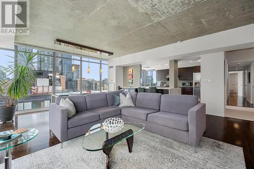 Ph2 - 22 Wellesley Street E, Toronto, ON - Indoor Photo Showing Living Room