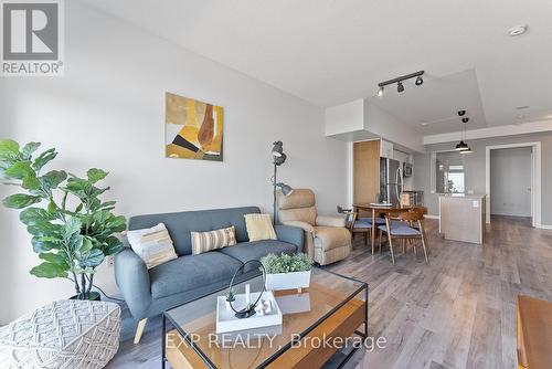 4606 - 2191 Yonge Street, Toronto, ON - Indoor Photo Showing Living Room