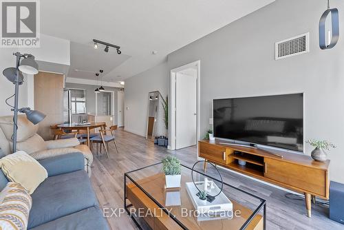 4606 - 2191 Yonge Street, Toronto (Mount Pleasant West), ON - Indoor Photo Showing Living Room