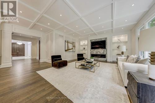 17 Artinger Court, Toronto, ON - Indoor Photo Showing Living Room